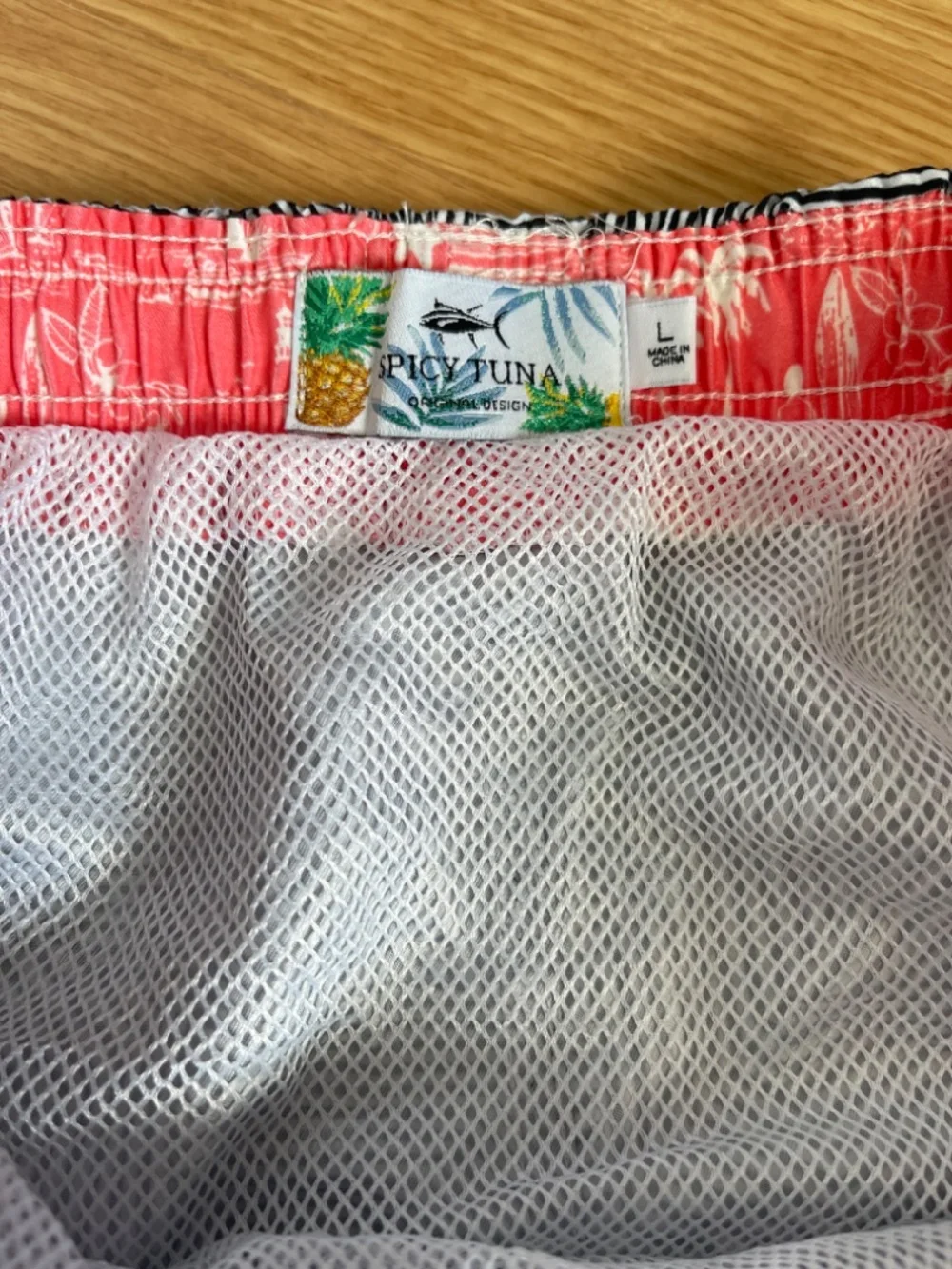 Spicy Tuna Men’s Black & White Retro 5” Inseam Lined Swim Trunks Size Large